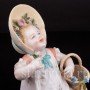 Фарфоровая статуэтка Сидящая девочка с цветами, Германия, 19 в.