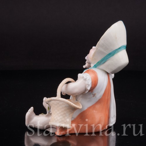 Фарфоровая статуэтка Сидящая девочка с цветами, Германия, 19 в.