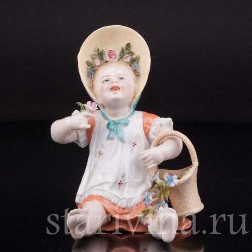 Фарфоровая статуэтка Сидящая девочка с цветами, Германия, 19 в.