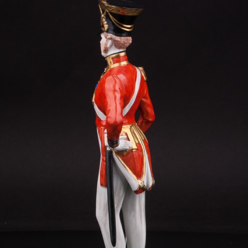 Фарфоровая статуэтка Офицер Шотландской гвардии, 1830, Carl Thieme, Германия, вт пол. 20 века.