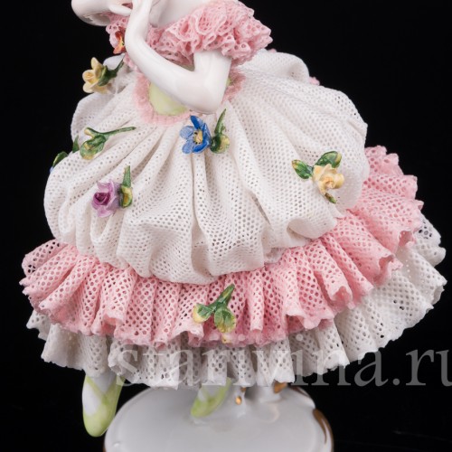 Статуэтка танцовщицы из фарфора Балерина, кружевная, Volkstedt, Германия, вт. пол. 20 в.