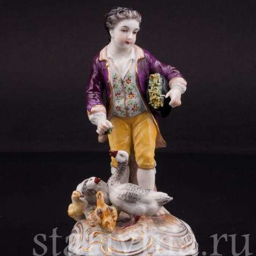 Фарфоровая статуэтка Мальчик, кормящий гусей, Volkstedt, Германия, до 1935 г.
