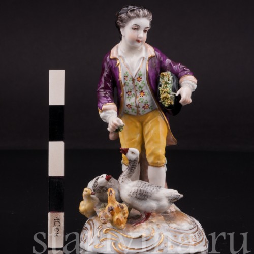 Фарфоровая статуэтка Мальчик, кормящий гусей, Volkstedt, Германия, до 1935 г.