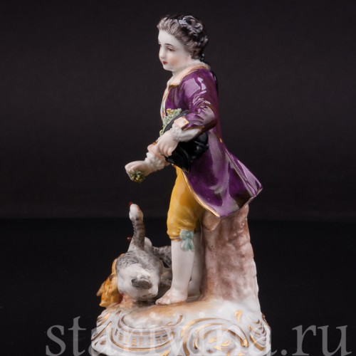 Фарфоровая статуэтка Мальчик, кормящий гусей, Volkstedt, Германия, до 1935 г.