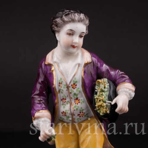 Фарфоровая статуэтка Мальчик, кормящий гусей, Volkstedt, Германия, до 1935 г.