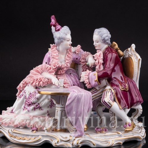 Фарфоровая статуэтка За бокалом вина, пара, кружевная, Volkstedt, Германия, вт.пол. 20 в.