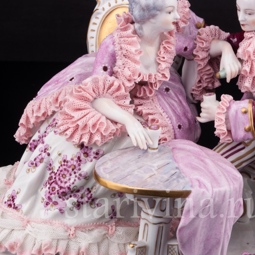 Фарфоровая статуэтка За бокалом вина, пара, кружевная, Volkstedt, Германия, вт.пол. 20 в.