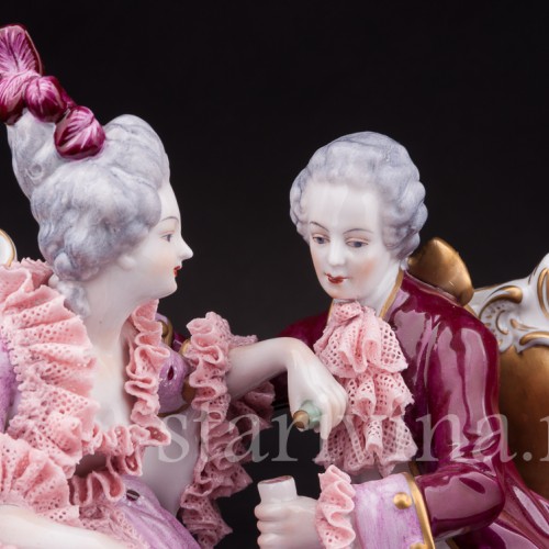 Фарфоровая статуэтка За бокалом вина, пара, кружевная, Volkstedt, Германия, вт.пол. 20 в.