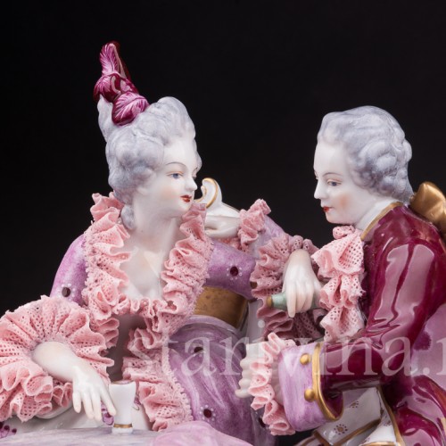 Фарфоровая статуэтка За бокалом вина, пара, кружевная, Volkstedt, Германия, вт.пол. 20 в.