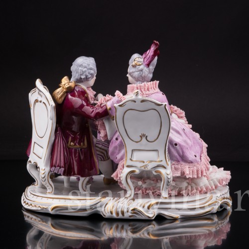 Фарфоровая статуэтка За бокалом вина, пара, кружевная, Volkstedt, Германия, вт.пол. 20 в.