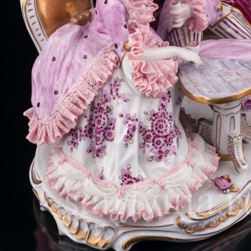 Фарфоровая статуэтка За бокалом вина, пара, кружевная, Volkstedt, Германия, вт.пол. 20 в.