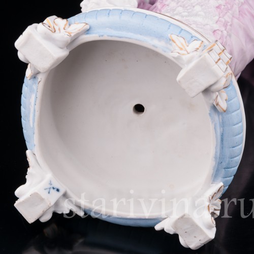 Фарфоровая статуэтка девушки Дама в шляпке с перьями, Richard Eckert & Co, Германия, 1894-1908 гг.