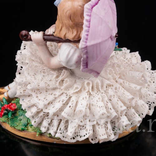 Фигурка из фарфора Девочка с зонтиком, кружевная, Sitzendorf, Германия, вт. пол. 20 в.