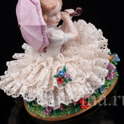 Фигурка из фарфора Девочка с зонтиком, кружевная, Sitzendorf, Германия, вт. пол. 20 в.