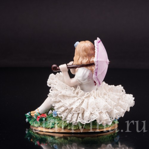 Фигурка из фарфора Девочка с зонтиком, кружевная, Sitzendorf, Германия, вт. пол. 20 в.