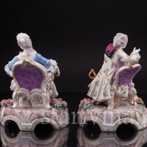 Парные фарфоровые статуэтки Оживленный разговор, пара на креслах, Франция, кон. 19 в.