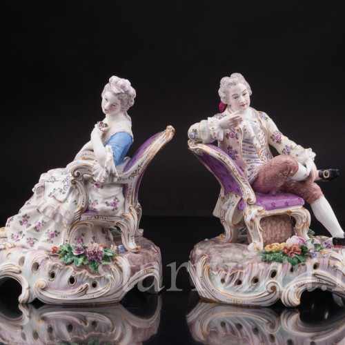 Парные фарфоровые статуэтки Оживленный разговор, пара на креслах, Франция, кон. 19 в.