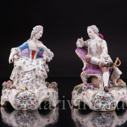 Парные фарфоровые статуэтки Оживленный разговор, пара на креслах, Франция, кон. 19 в.