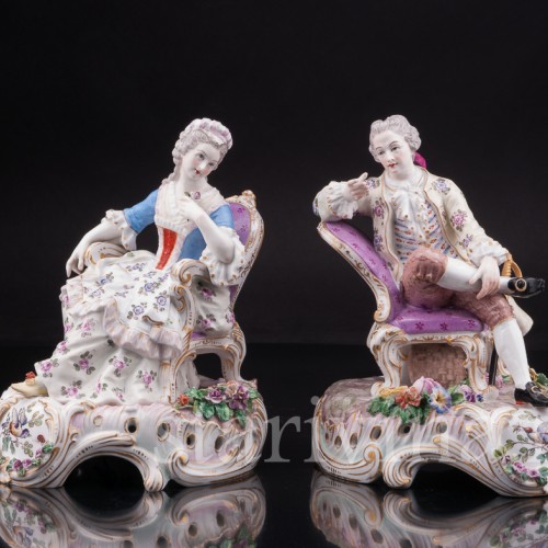 Парные фарфоровые статуэтки Оживленный разговор, пара на креслах, Франция, кон. 19 в.