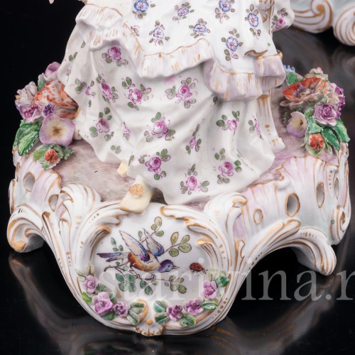 Парные фарфоровые статуэтки Оживленный разговор, пара на креслах, Франция, кон. 19 в.