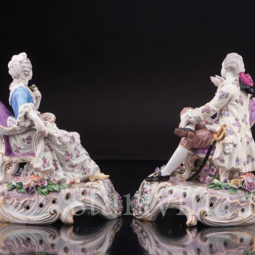 Парные фарфоровые статуэтки Оживленный разговор, пара на креслах, Франция, кон. 19 в.