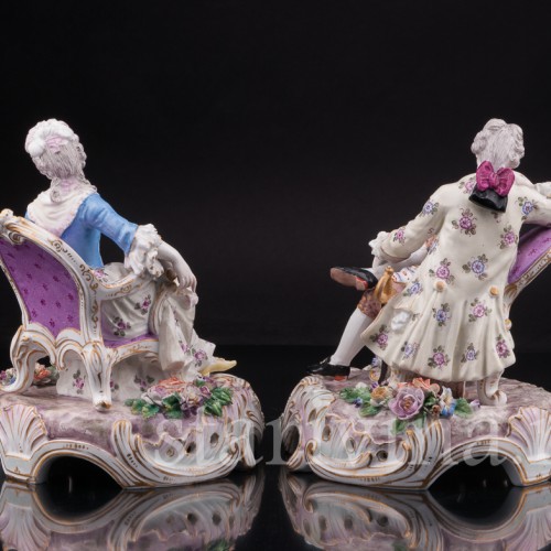 Парные фарфоровые статуэтки Оживленный разговор, пара на креслах, Франция, кон. 19 в.
