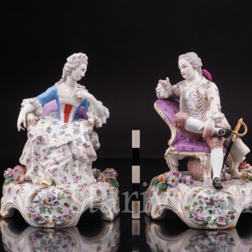 Парные фарфоровые статуэтки Оживленный разговор, пара на креслах, Франция, кон. 19 в.