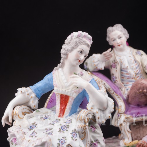 Парные фарфоровые статуэтки Оживленный разговор, пара на креслах, Франция, кон. 19 в.