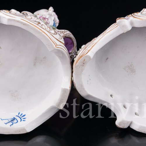 Парные фарфоровые статуэтки Оживленный разговор, пара на креслах, Франция, кон. 19 в.