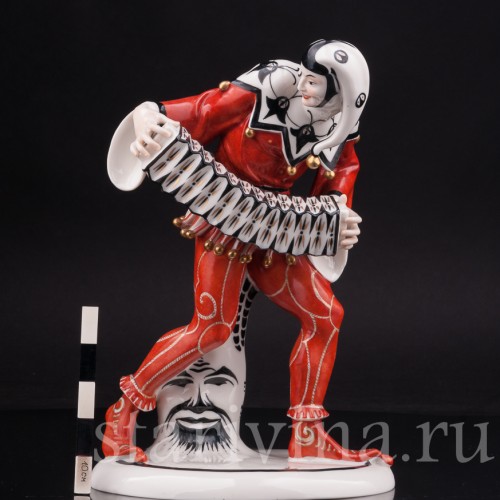 Фарфоровая статуэтка Арлекин с гармошкой, Schwarzburger, Германия.