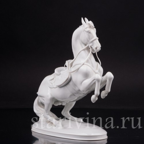 Фарфоровая статуэтка лошади Левада, испанская школа верховой езды, Augarten, Австрия, сер. 20 в.