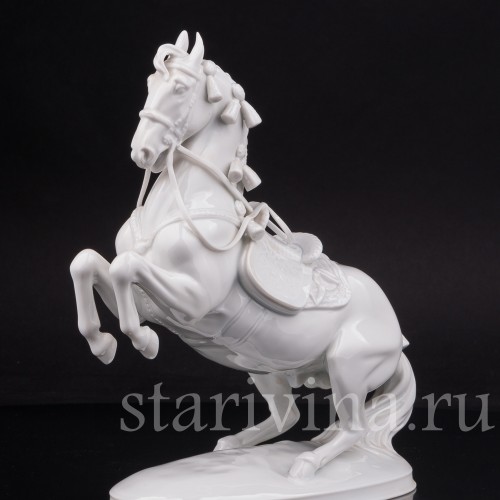 Фарфоровая статуэтка лошади Левада, испанская школа верховой езды, Augarten, Австрия, сер. 20 в.