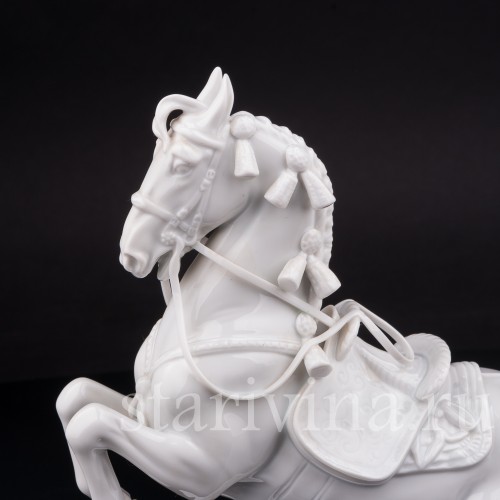 Фарфоровая статуэтка лошади Левада, испанская школа верховой езды, Augarten, Австрия, сер. 20 в.