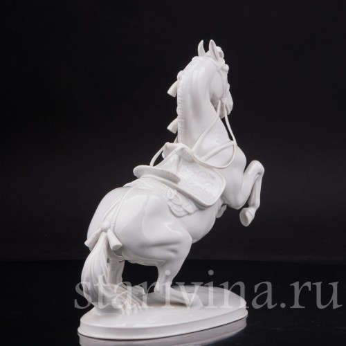 Фарфоровая статуэтка лошади Левада, испанская школа верховой езды, Augarten, Австрия, сер. 20 в.