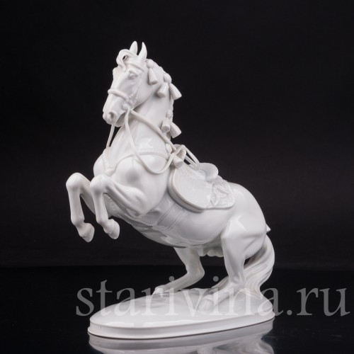 Фарфоровая статуэтка лошади Левада, испанская школа верховой езды, Augarten, Австрия, сер. 20 в.