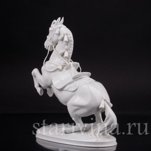 Фарфоровая статуэтка лошади Левада, испанская школа верховой езды, Augarten, Австрия, сер. 20 в.