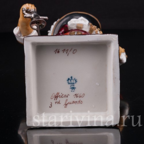 Статуэтка из фарфора Офицер Шотландской гвардии, 1660, Sitzendorf, Германия, сер. 20 в.