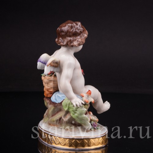 Фарфоровая статуэтка Ангелочек, кормящий птиц, Дрезден, Германия, пер. пол. 20 века.