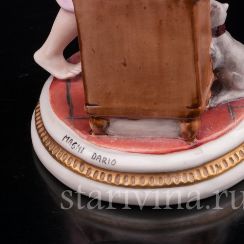 Фигурка из фарфора Девочка, кормящая птиц Capodimonte, Италия, вт. пол. 20 века.