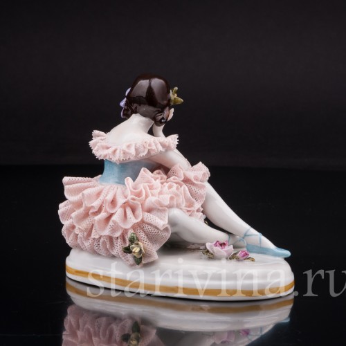 Фигурка из фарфора Сидящая балерина, Дрезден, Германия, перв. пол. 20 в.