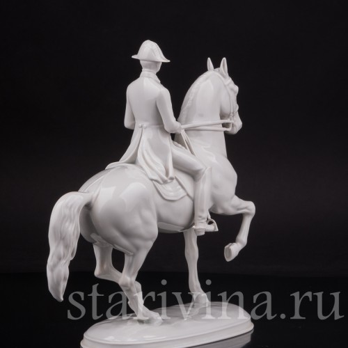 Фарфоровая статуэтка всадника Пиаффе, испанская школа верховой езды, Augarten, Австрия, сер. 20 в.