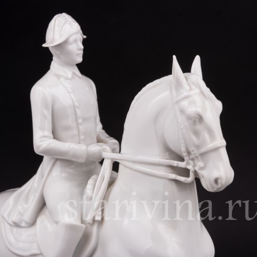 Фарфоровая статуэтка всадника Пиаффе, испанская школа верховой езды, Augarten, Австрия, сер. 20 в.