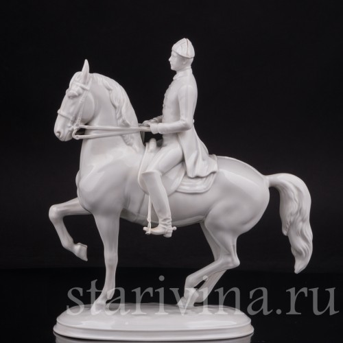 Фарфоровая статуэтка всадника Пиаффе, испанская школа верховой езды, Augarten, Австрия, сер. 20 в.