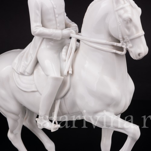 Фарфоровая статуэтка всадника Пиаффе, испанская школа верховой езды, Augarten, Австрия, сер. 20 в.