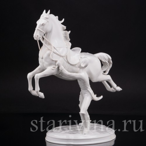 Фарфоровая статуэтка лошади Каприоль, испанская школа верховой езды, Augarten, Австрия, сер.20 в.