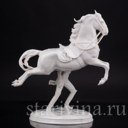 Фарфоровая статуэтка лошади Каприоль, испанская школа верховой езды, Augarten, Австрия, сер.20 в.