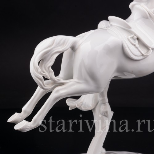 Фарфоровая статуэтка лошади Каприоль, испанская школа верховой езды, Augarten, Австрия, сер.20 в.