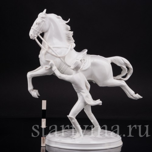 Фарфоровая статуэтка лошади Каприоль, испанская школа верховой езды, Augarten, Австрия, сер.20 в.