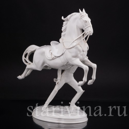 Фарфоровая статуэтка лошади Каприоль, испанская школа верховой езды, Augarten, Австрия, сер.20 в.