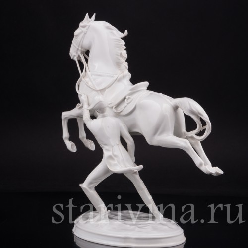 Фарфоровая статуэтка лошади Каприоль, испанская школа верховой езды, Augarten, Австрия, сер.20 в.